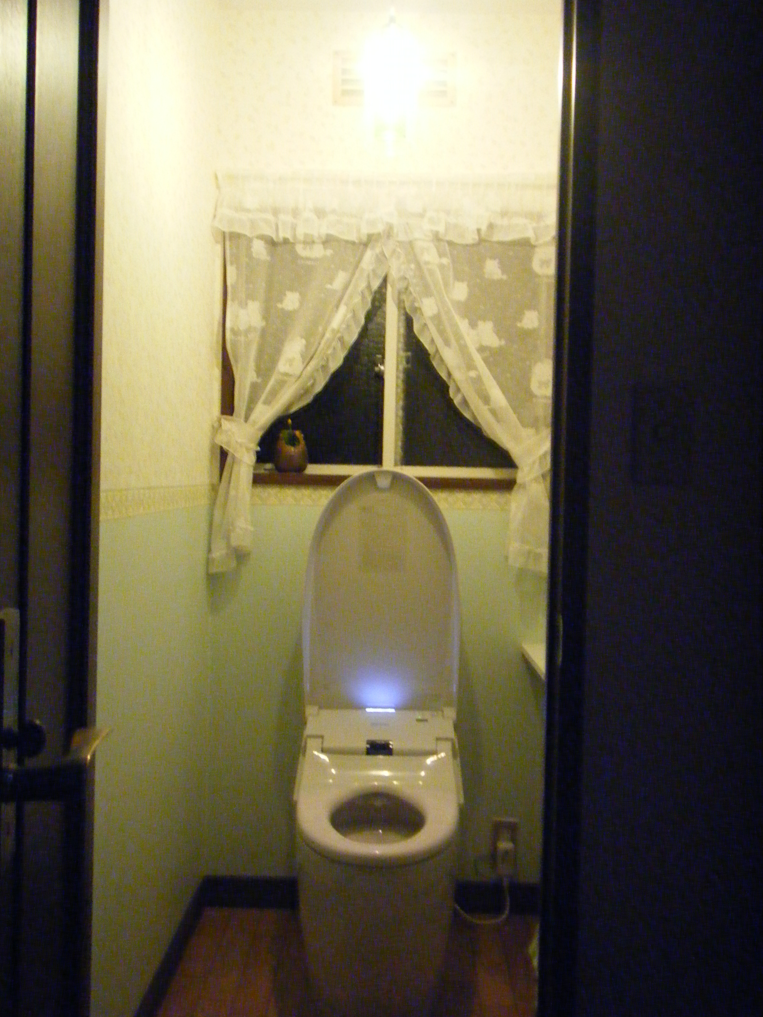 清潔感あふれる快適空間のトイレになりました。