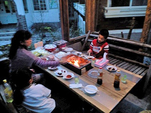 コテージ専用屋根付きBBQテラスで雨の日も安心!